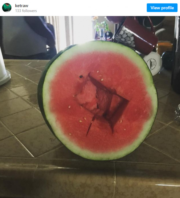 4. This spouse sliced up a watermelon in a very weird manner: