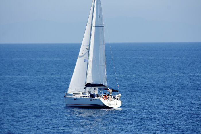 10. Cleaning and detailing yachts