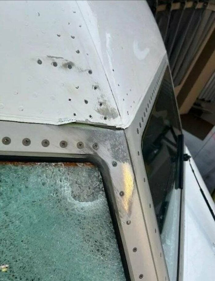 "United Airlines 737 Max Pilot Injured After The Windshield Cracked At 36,000 Feet While Flying From Denver To Los Angeles On Thursday"