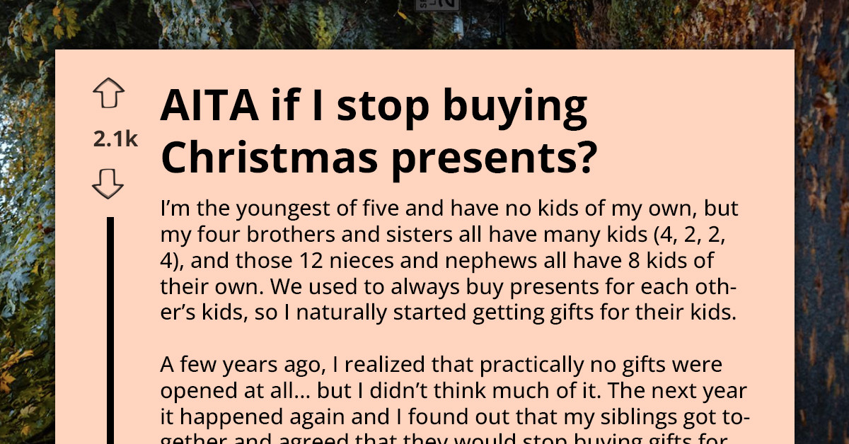 Youngest Sibling Realizes She’s The Only One Buying Gifts And Threatens To End Family Christmas Tradition