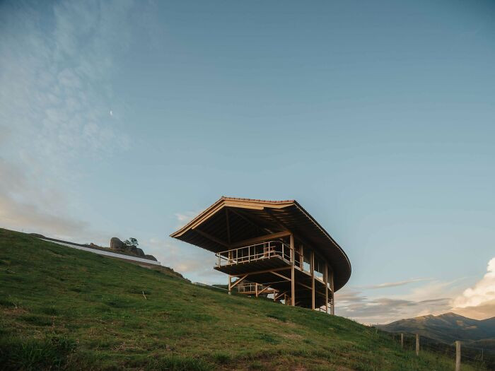 "Superb Wooden House In The Hills Of Brazil In Cunha, By Mariana Caires & Co (2024)"