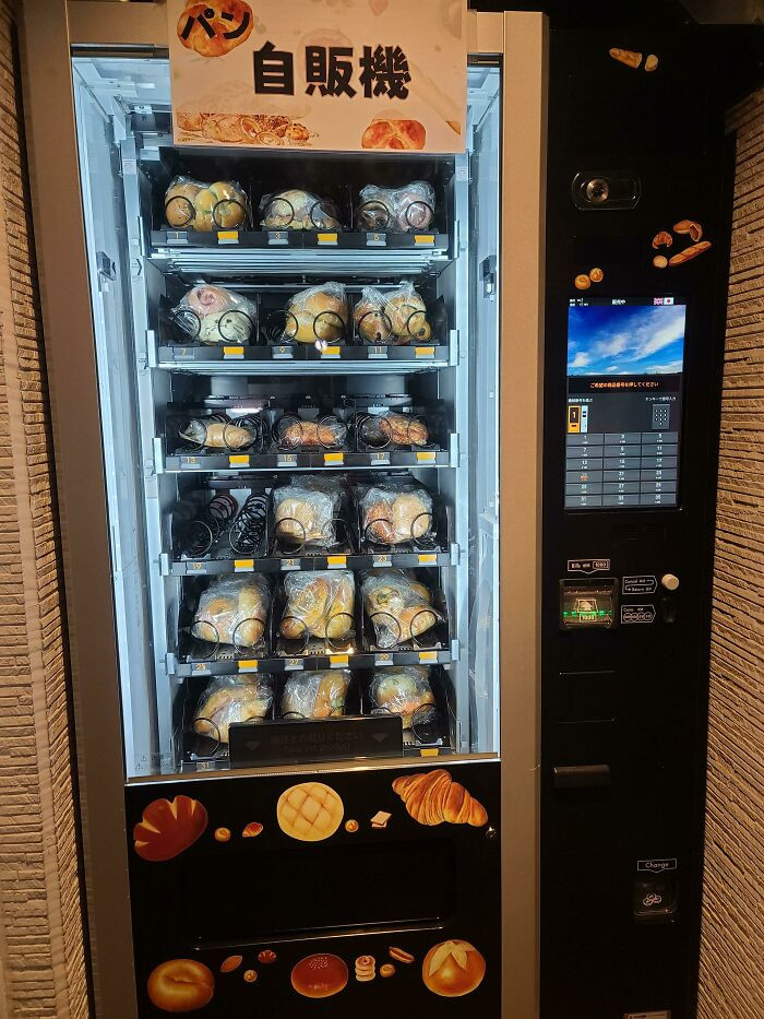 21. This Bakery In Japan Puts Their Leftover Bread In A Vending Machine To Sell After Hours