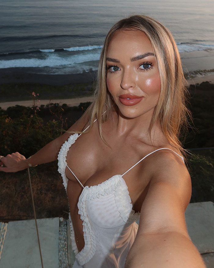 Skaines: The Label is promoted as a reflection of Tahlia's passion for fashion, travel, and the beach.