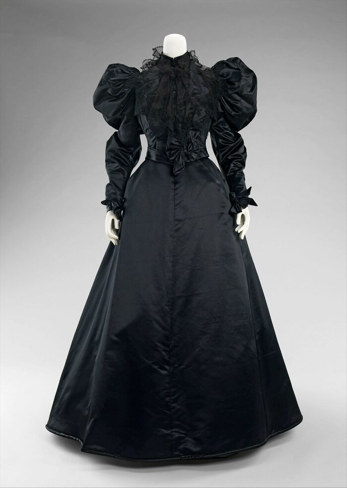 "Dinner Dress, Mrs. Arnold (American), 1894–96"