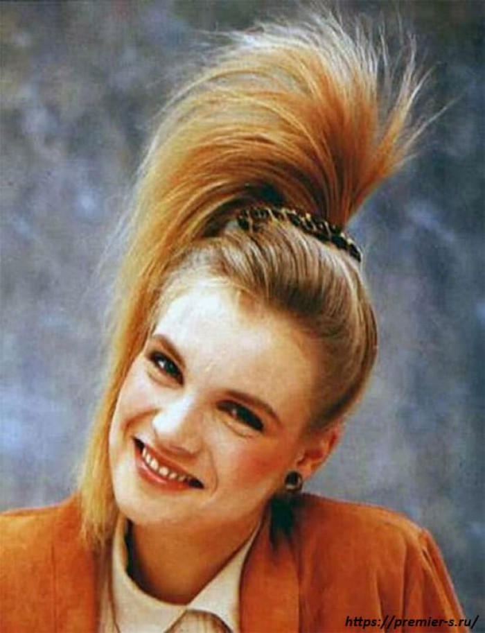 16. High Fountain Side Ponytail