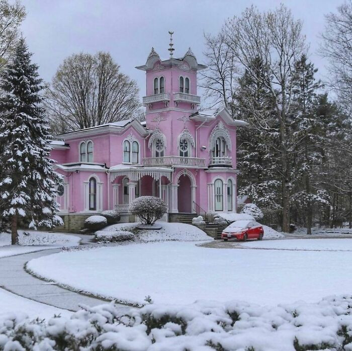 34. This pink house gives me all the good vibes.