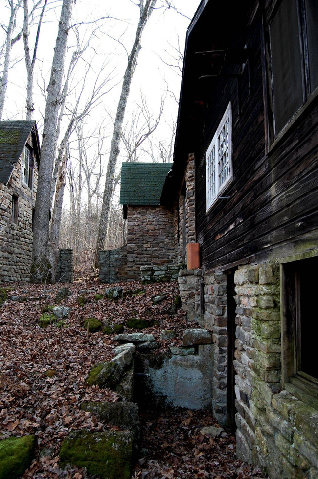 It seemed to be a sprawling cabin of sorts, with a few different buildings