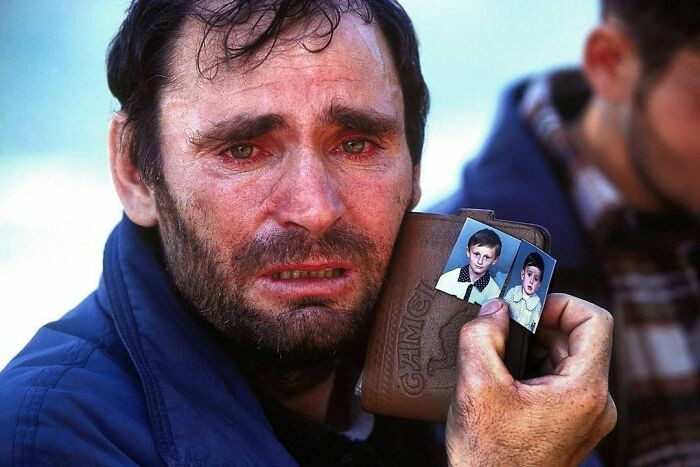 11. A father looking for his two missing sons who went missing during the war, Mitrovica, Kosovo, 1999. 🇦🇱🇲🇰