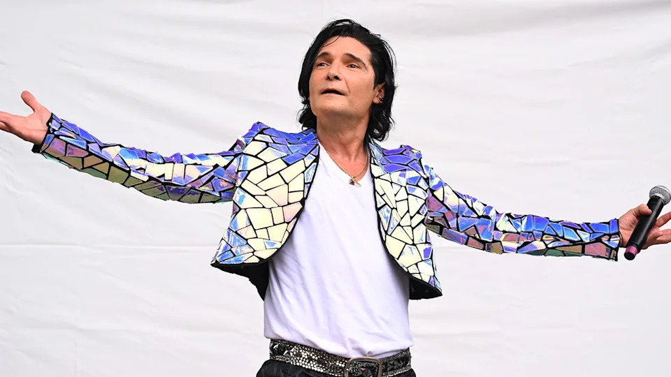 Feldman juggles new music projects with intense rehearsals for Dancing with the Stars.