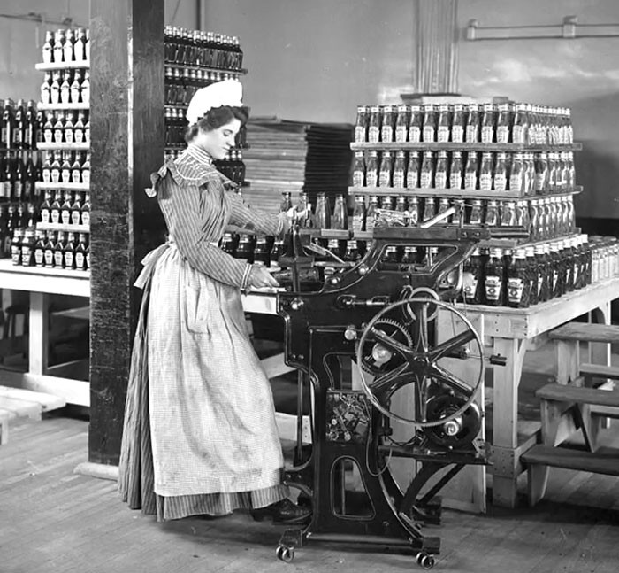 Female Worker Bottling Ketchup At The Original Heinz Factory Circa 1897