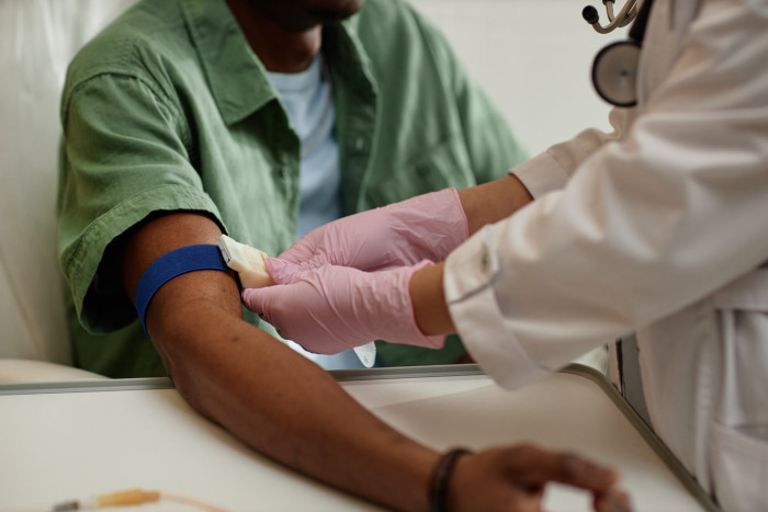 Oncologist discussing delayed cancer diagnosis and its effect on treatment outcomes