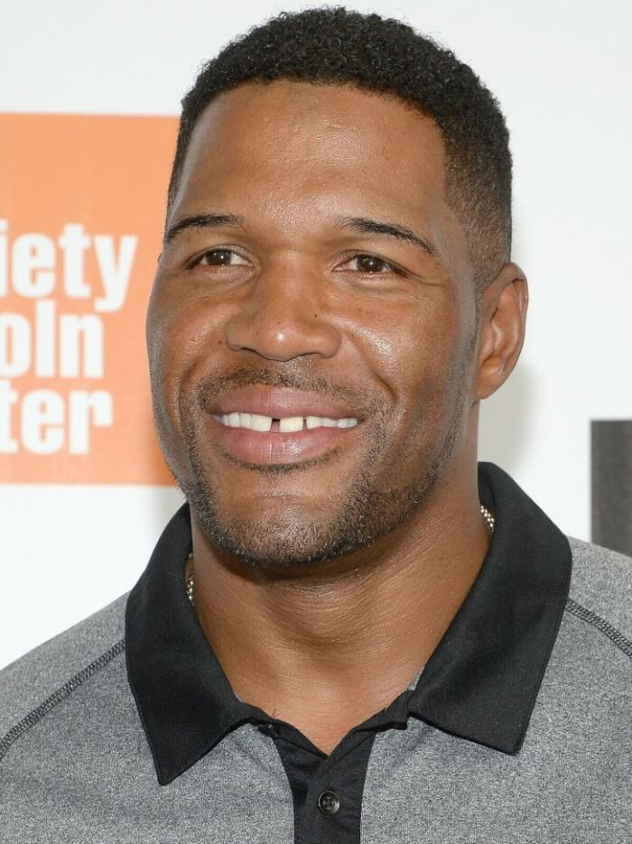 5. Michael Strahan has an unusual smile. Despite having beautiful, dazzling teeth, the gap between his two incisors is quite wide.