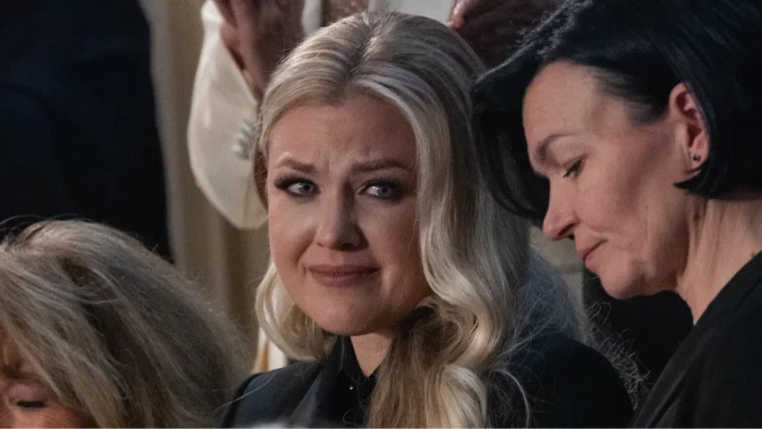 Erika Kirk appears in grief after Trump’s tribute to Charlie Kirk, crowd backdrop