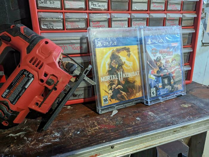 "Dad Forgot To Have Walmart Remove The Security Cases On The Christmas Presents"