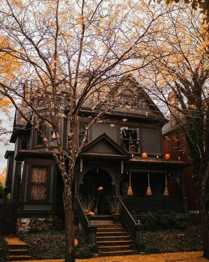 This house gives us super dark vibes with real haunted house feelings, and we love it.