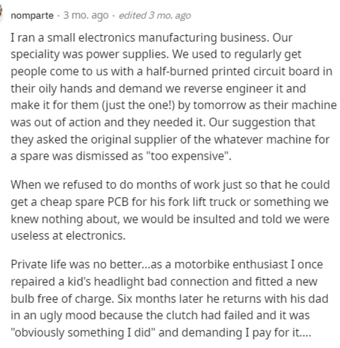 People came to the comments to share similar situations they've experienced and instances where they've encountered customers like the one shown in the original post.