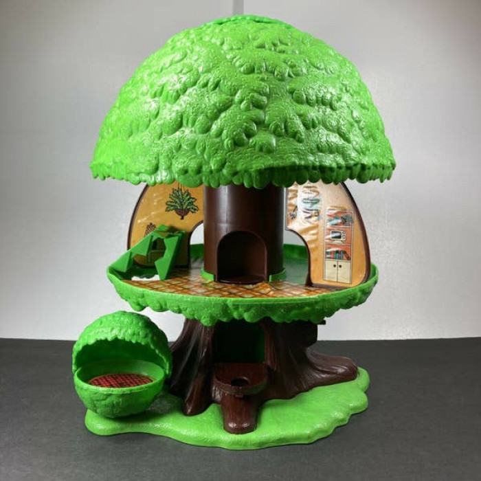 46. No one was able to persuade you that Kenner's Family Tree House wasn't a part of Fisher-Price's Little People line: