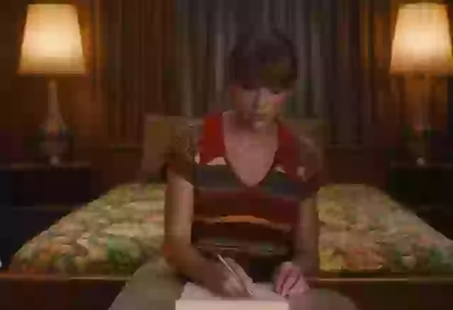 Swift still holds her pen in the same way