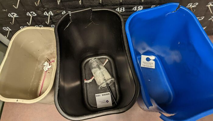 21. My colleagues are unwilling to change the garbage bags due to their lack of motivation or effort.