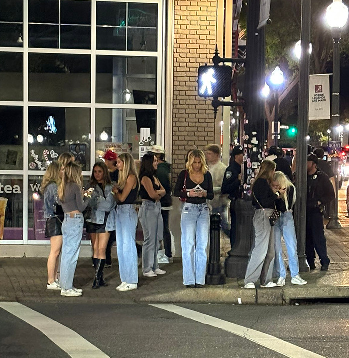 A group of women went viral after stepping out in nearly identical outfits—light-wash jeans and simple black or gray tops—sparking a heated fashion debate.