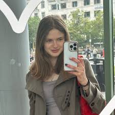 Here is the bright young lady with the username @erinmerylstudy