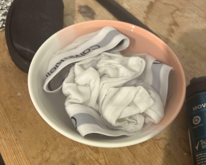 "My Roommate Subletted To A Guy That Washes His Boxers In My Cereal Bowls"
