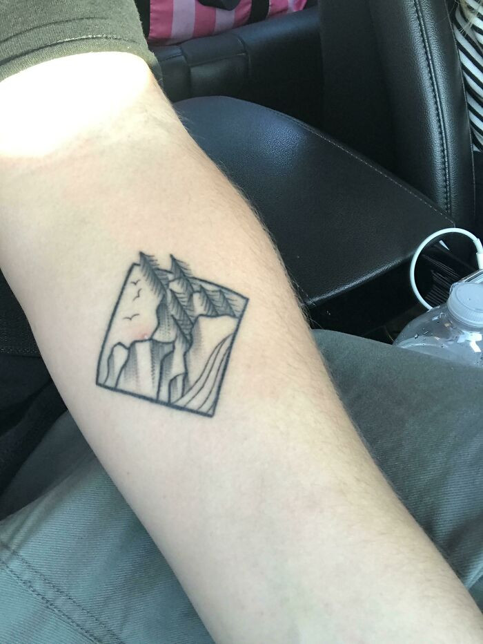 18. This Little Pimple That Has Formed On My Skin Within My Tattoo Looks Like A Sunset