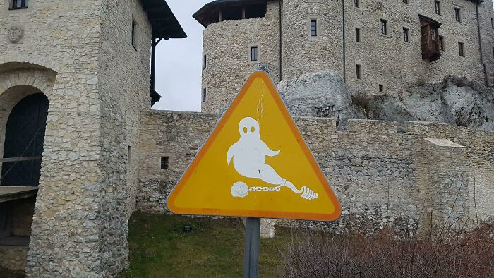 40. This spooky sign at a historic Polish castle serves as a ghostly heads-up.