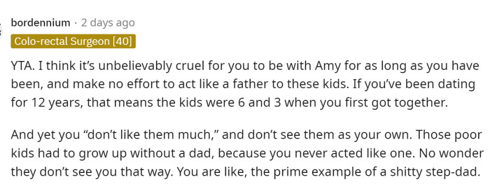 People automatically jumped in the comments to call him the TA for denying his kids and probably embarrassing his girlfriend in front of a stranger.
