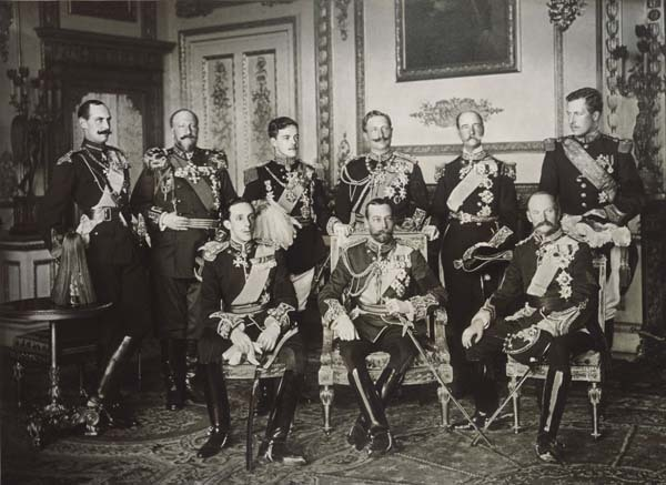 28. Nine kings gather to mourn the death of King Edward VII (1910).