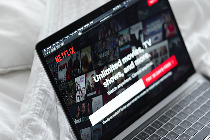 "Blockbuster Rejects Netflix ($150 Billion Opportunity Cost):"