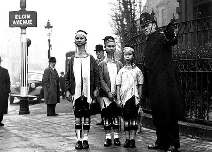 Padaung Women Asking A London Policeman For Directions, 1935
