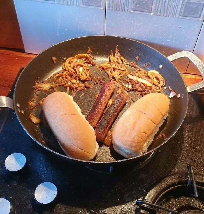 "Housemate Refuses To Package Or Refrigerate Their Food And Leaves It On The Stove For Days"