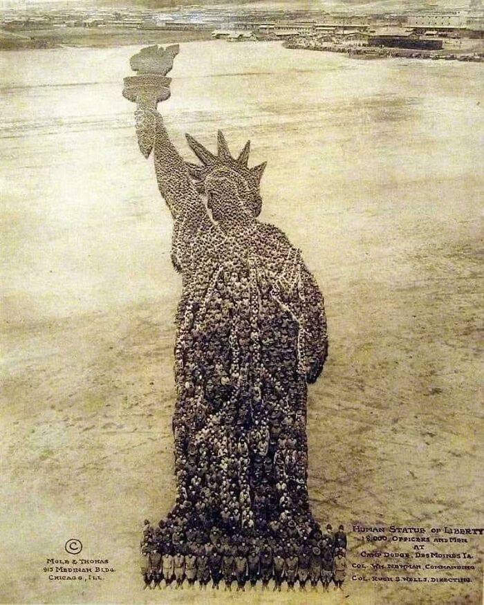 A 1918 photograph captures 18,000 soldiers at Camp Dodge in Iowa arranged to form the Statue of Liberty, a powerful display of unity and precision.