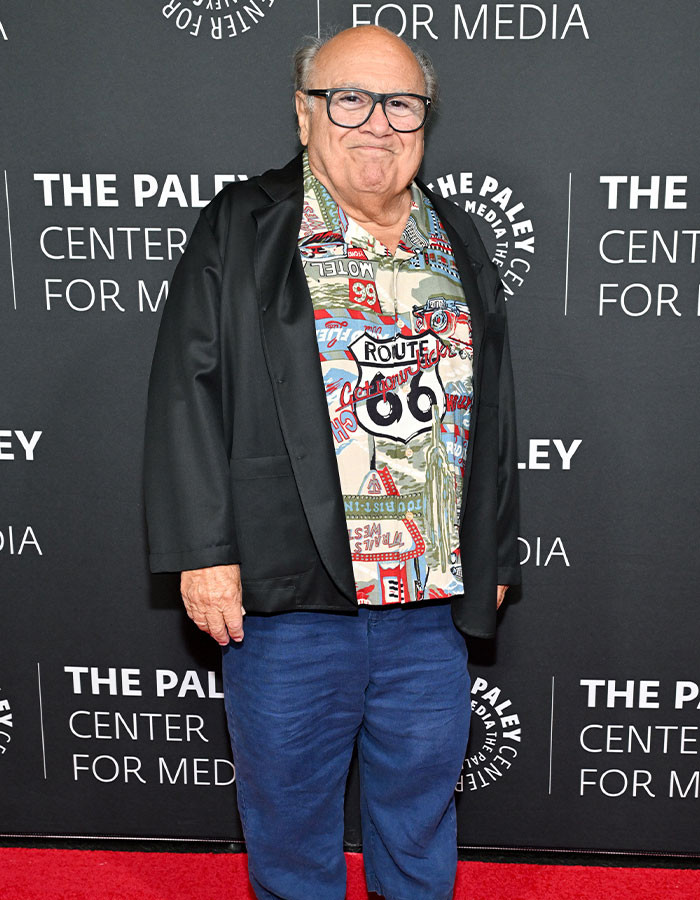Danny Devito - 4’10” (147 cm)