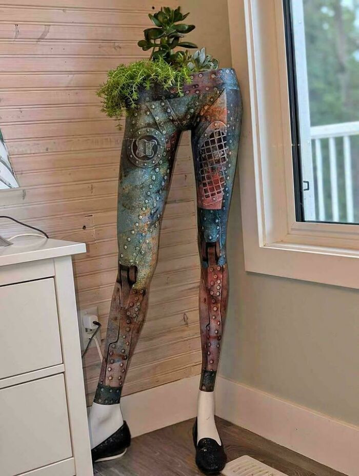 "Legs Planter I Came Across On Marketplace. ⊕(◕‿◕)"