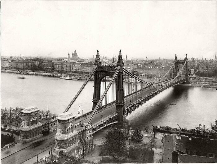 15. The Elisabeth Bridge was destroyed in World War II.