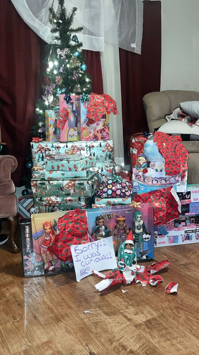 20. Ran Out Of Wrapping Paper & Decided The Elf Had To Leave With A Bang