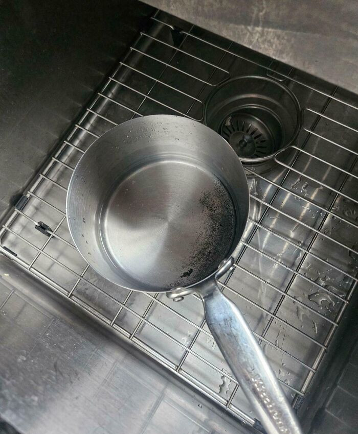 "Came Home To My Mom Boiling Bleach To Clean A Pan Of Some Burnt Sugar, Creating A Highly Toxic Gas"