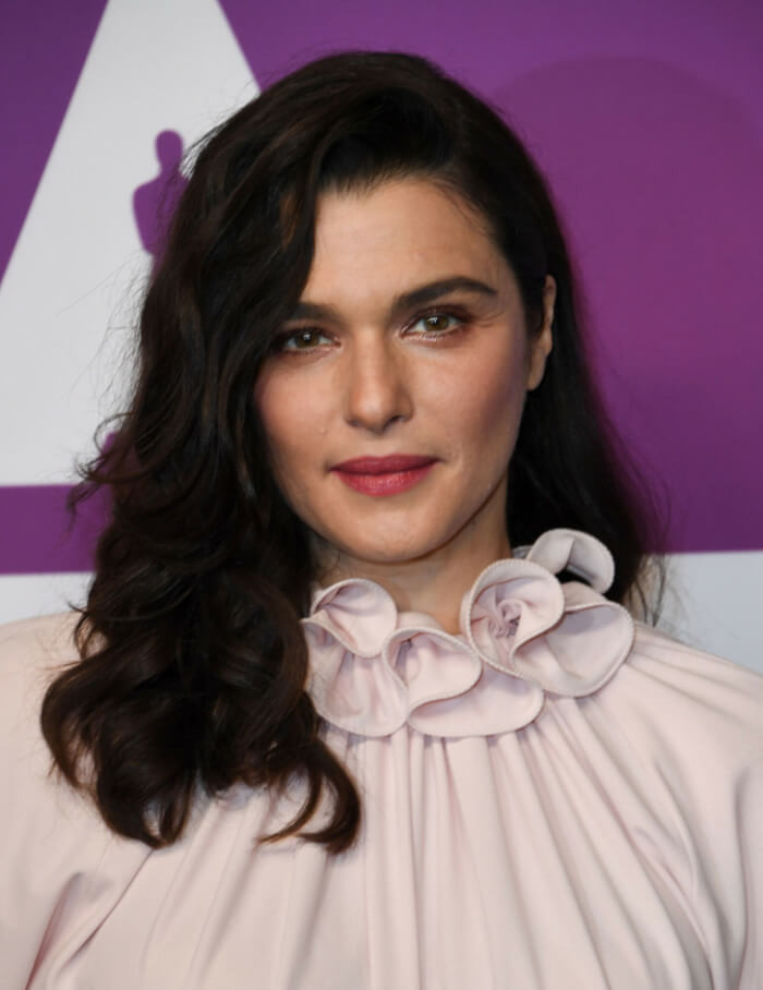 9. In addition to being a stunning and talented actress, Rachel Weisz is also a very intelligent person