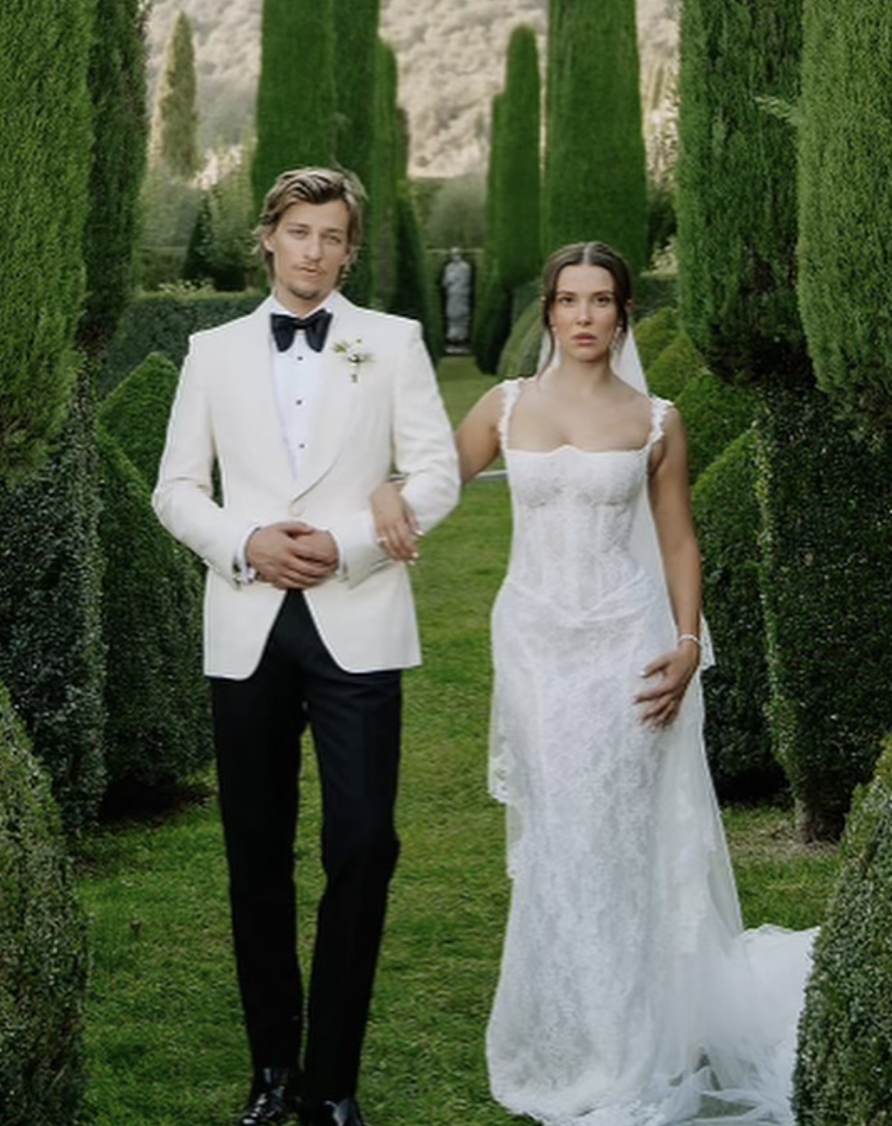 The celebrity couple dazzled their guests with their ensemble.