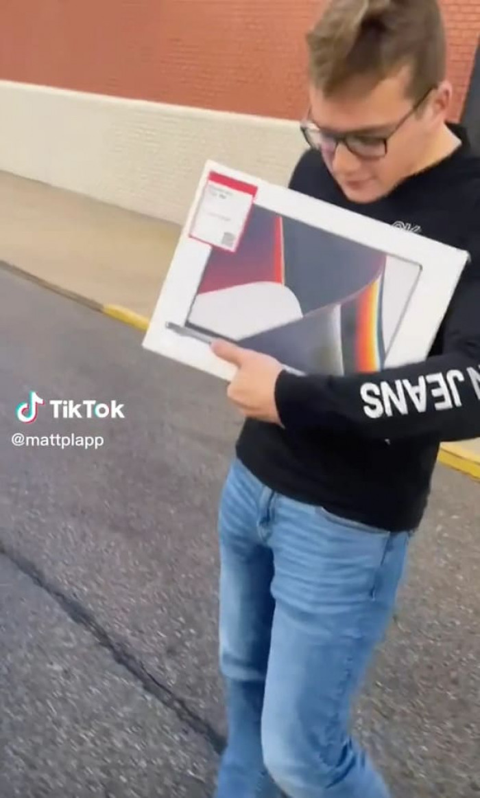 Many people thought that the video was originally to boast about their haul, but it turns out he was filming to talk about the bag incident.