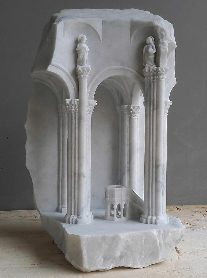 Tiny carved stone model, “Firenze” and “Pisa” titles suggest Italian cathedrals.