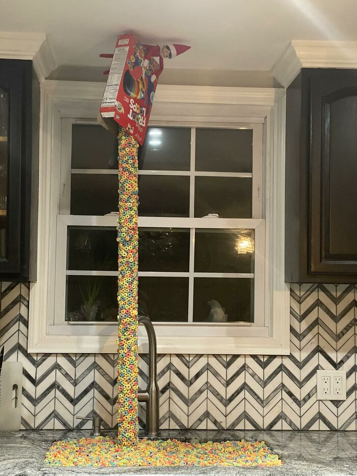 15. I Used A Wrapping Paper Roll And A Glue Gun