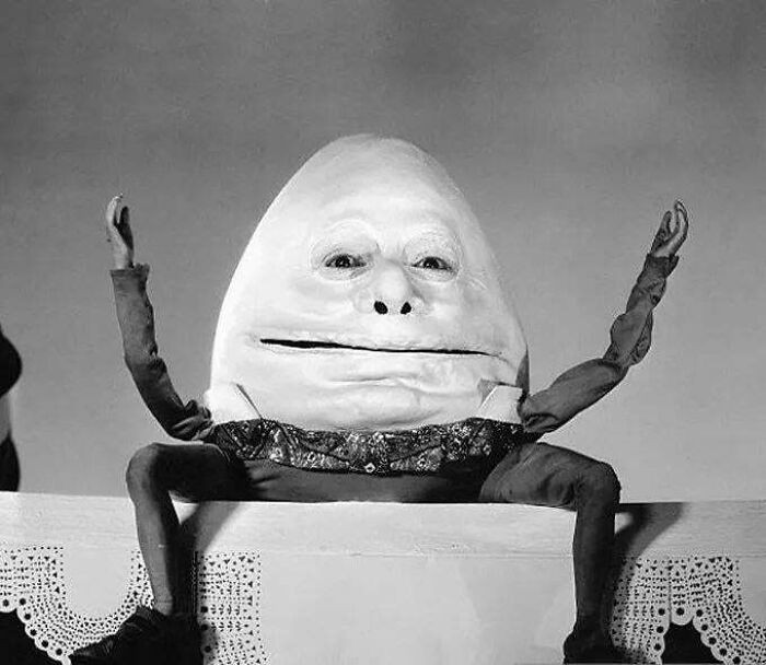 6. The 1933 Film Of Alice In Wonderland Is Pure Nightmare Fuel. Directed By Norman Z. McLeod And Well Worth Watching!