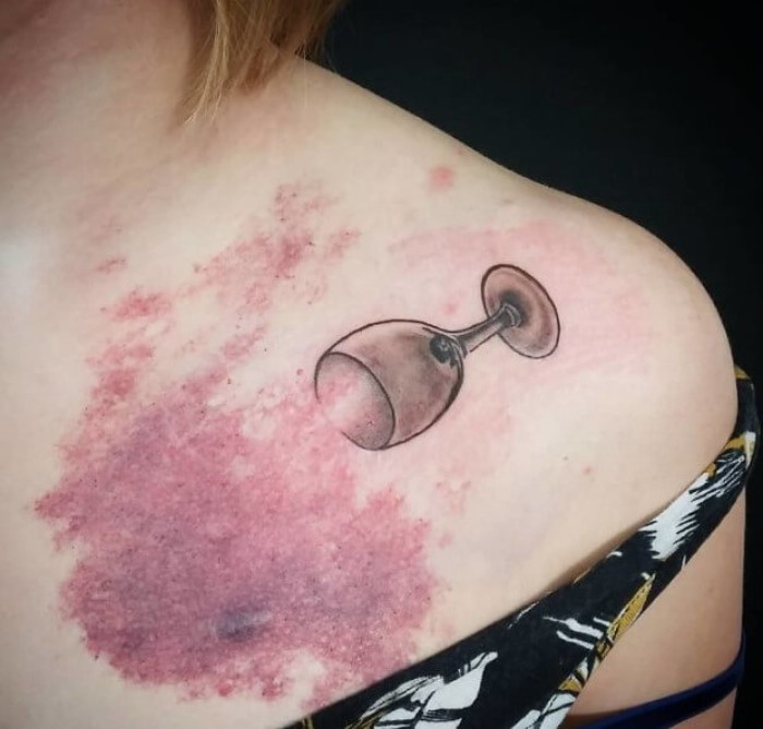 13. Clever “une tâche de vin” tattoo... Nice one