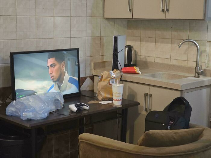 "My Roommate's Setup"