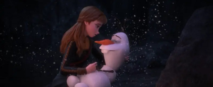 4. Frozen - Olaf's life drains slowly in Anna's arms