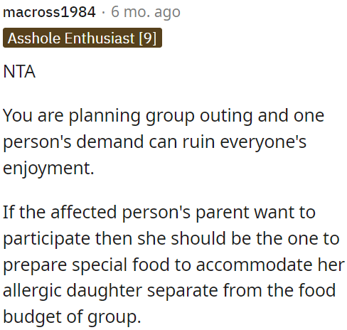 When organizing a group trip and a child has allergies, it is reasonable for a parent to prepare food for their child separately.
