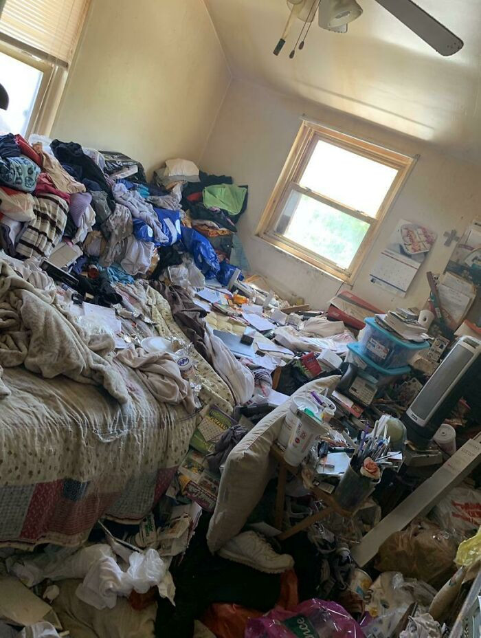 "I’m Disinfecting A House (Covid) And This Is One Of The Rooms I Found"